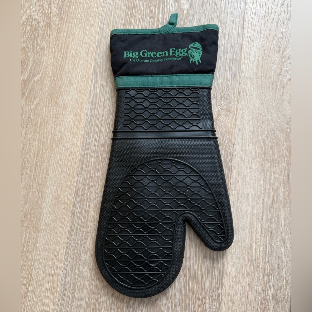 Big Green Egg Apron and Silicone Mitt Set New Black Green